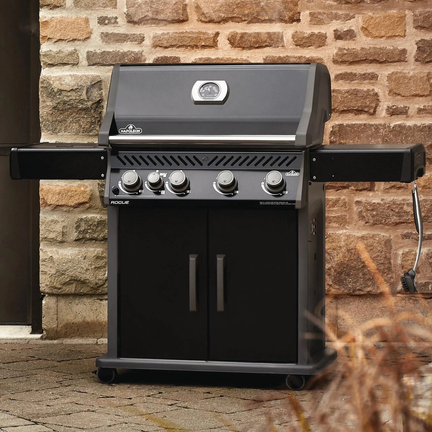 Napoleon Rogue® XT 525 Series with Infrared Side Burner