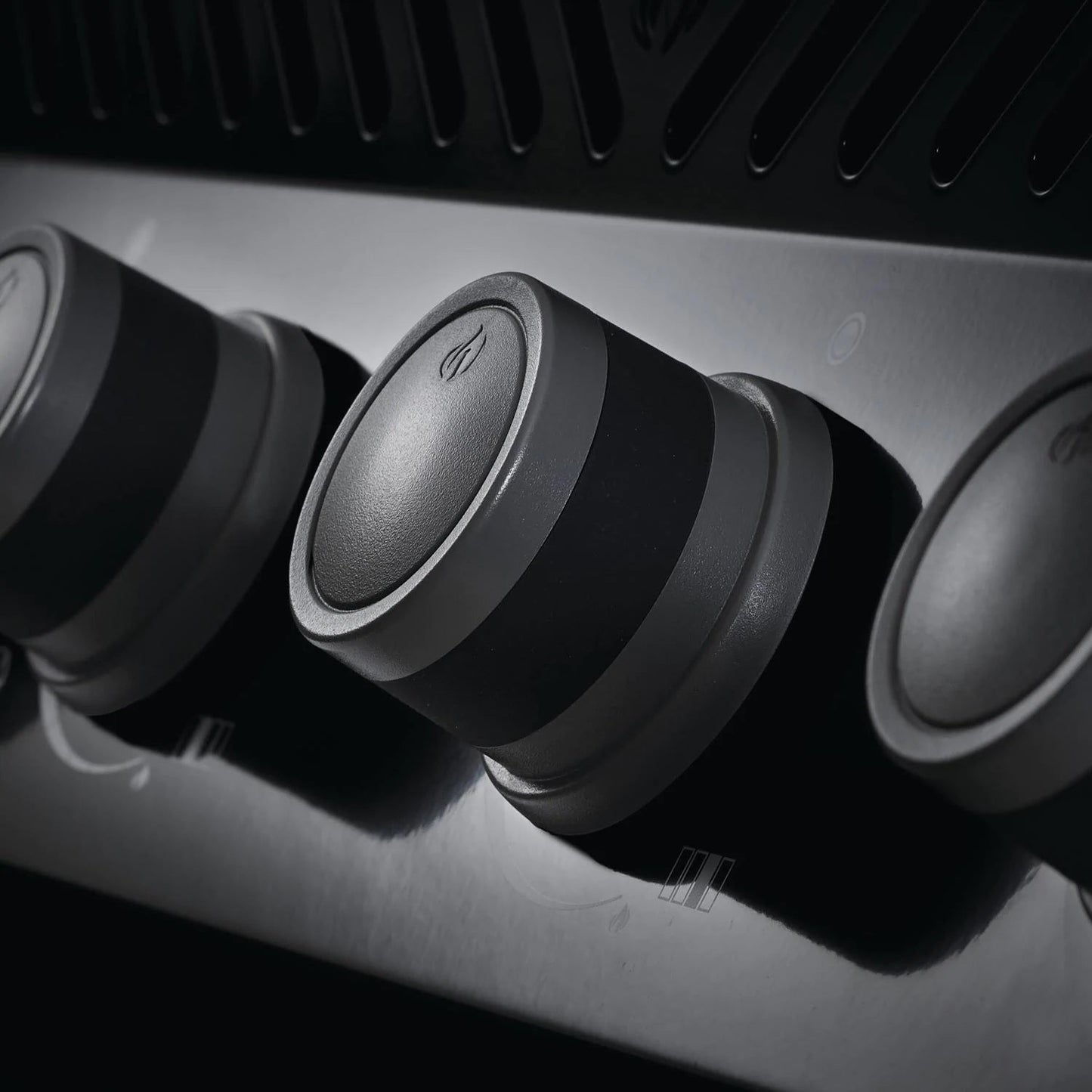 Napoleon Rogue® XT 525 Series with Infrared Side Burner
