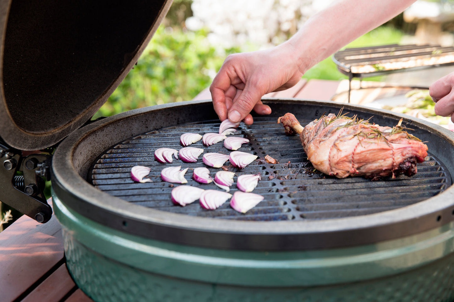 Big Green Egg Medium EGG Grill with Nest Option